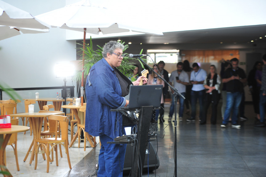 O multinstrumentista Aurélio Vale foi o convidado em mais uma edição do projeto “Comunicação & Arte na Alep”, realizado nesta quinta-feira (17).