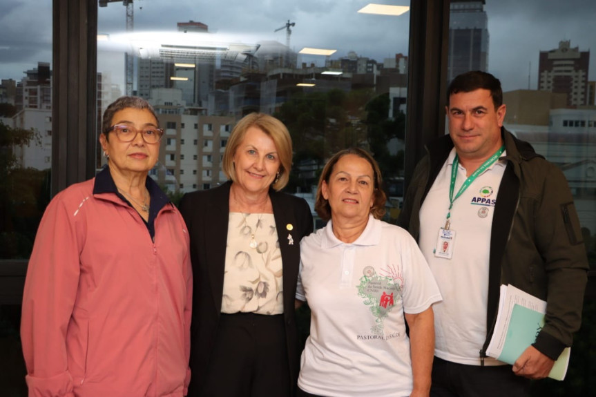 Reunião ocorreu no fim da tarde desta terça-feira (8).