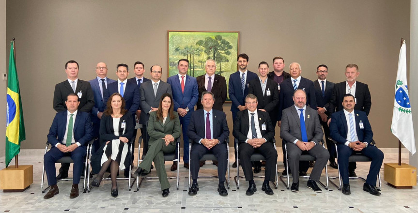 A intenção do encontro foi discutir com a cúpula do Poder Judiciário Estadual a proposta de criação, na Comarca de Toledo, do 2º Juizado Especial Cível, Criminal e da Fazenda Pública e do Juizado Especializado de Violência Doméstica e Familiar contra a Mulher.