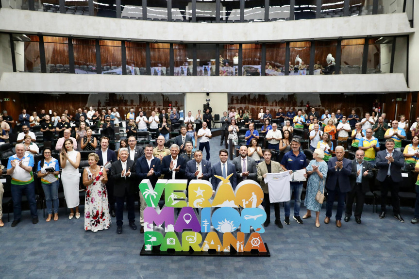 Solenidade ocorreu na noite desta segunda-feira (31), no Plenário da Assembleia Legislativa do Paraná.