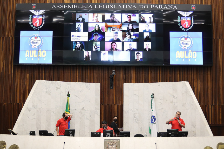 O primeiro aulão virtual do Brasil contou com a participação de estudantes de diversas regiões que puderam acompanhar conteúdos exclusivos.