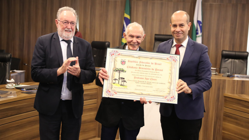 (Esq. p/ dir.) Deputado Tercilio Turini (MDB); o homenageado, Igor Chmyz; e o proponente da solenidade, deputado Evandro Araújo (PSD).