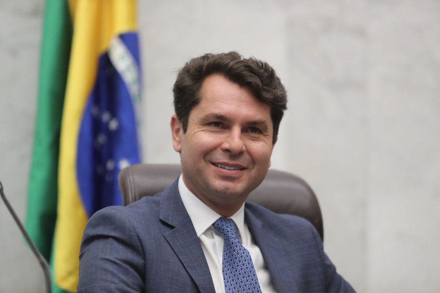 O primeiro secretário da Casa, deputado Alexandre Curi (PSD), é o autor da proposição .