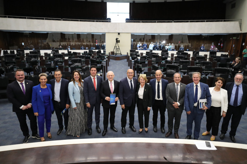 Apresentação ocorreu no Plenário da Casa na tarde desta segunda-feira (6).