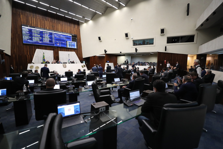 Proposta do Governo que altera gestão de Hospitais Universitários é aprovada em primeiro turno na Assembleia.