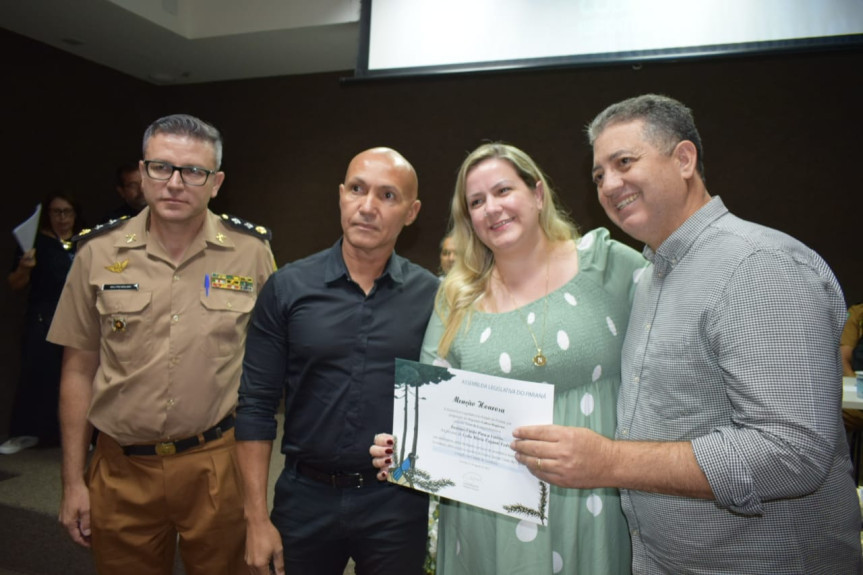 Na imagem, evento recente em que o deputado Cobra Repórter entregou Menção Honrosa da Assembleia Legislativa à coordenadora do Instituto, Nayara Nicolin.