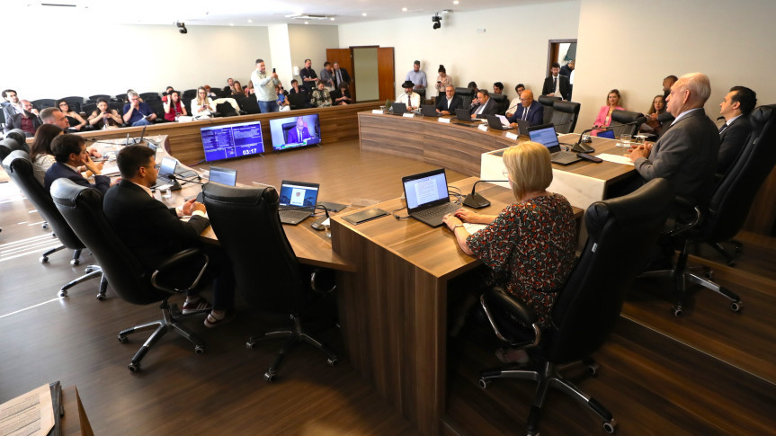 Reunião extraordinária ocorreu na manhã desta quarta-feira (3), no Auditório Legislativo.