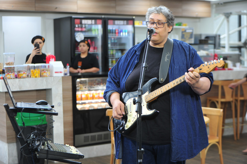 O multinstrumentista Aurélio Vale foi o convidado em mais uma edição do projeto “Comunicação & Arte na Alep”, realizado nesta quinta-feira (17).
