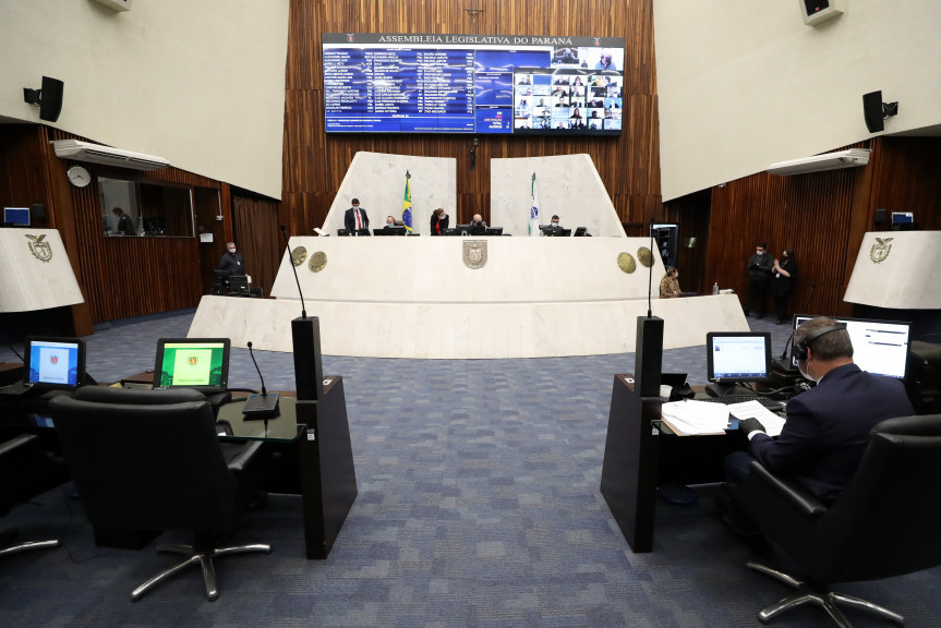 Deputados começam a discutir proposta do Poder Executivo que dispõe sobre a definição de critérios mediante a consulta à comunidade escolar para a escolha de diretores.