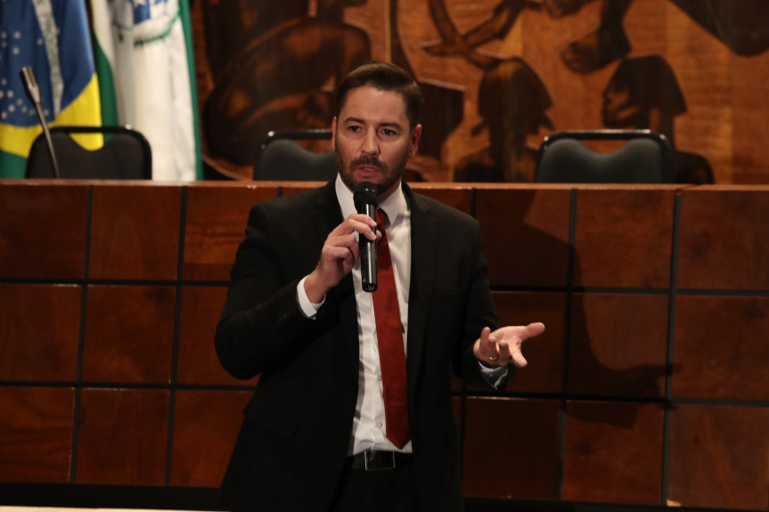 Workshop em Gestão Pública Inovadora com o professor Marcus Bittencourt e a professora Andrea Strapasson.