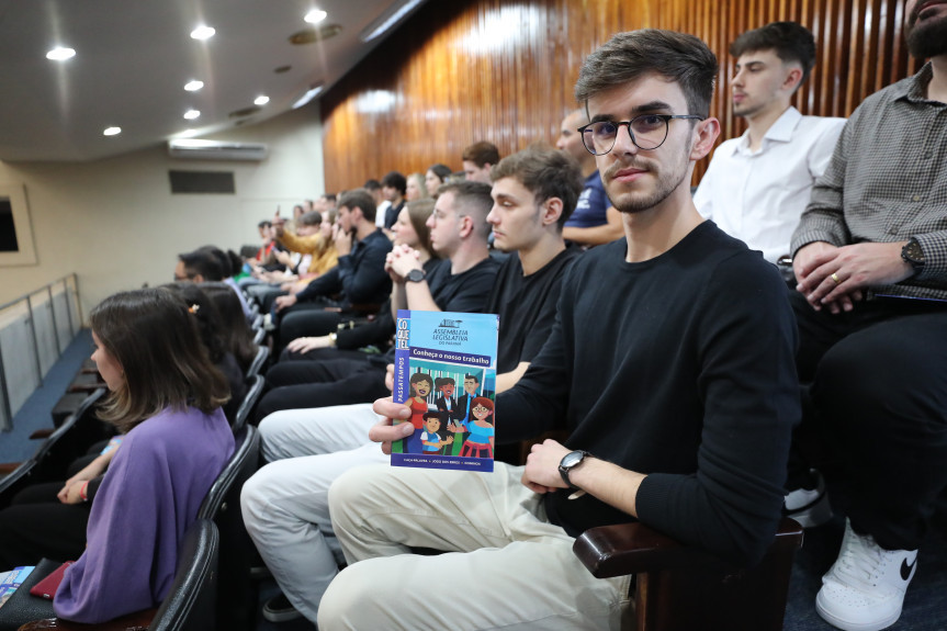 Estudantes de Pato Branco visitam a Assembleia