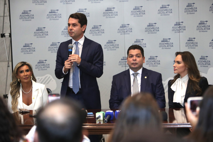 Coletiva de imprensa ocorreu antes da solenidade de posse da nova Mesa Diretora da Assembleia, na tarde desta segunda-feira (3).