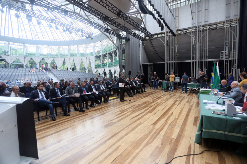 As sessões da Assembleia desta quarta-feira (04) foram realizadas na Ópera de Arame por motivos de segurança.
