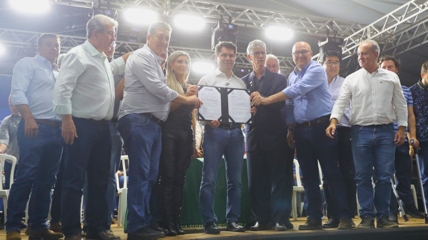 Demandas foram entregues durante a Sessão Especial realizada na noite de quinta-feira (4), em Bandeirantes.