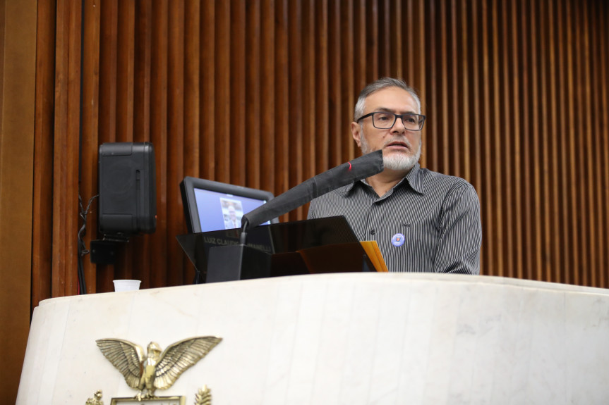 O coordenador do Fórum de Aprendizagem do Paraná, Gilberto Munhoz, utilizou o horário do Grande Expediente para falar sobre a MP que institui o Programa do Governo Federal Emprega + Mulheres e Jovens.