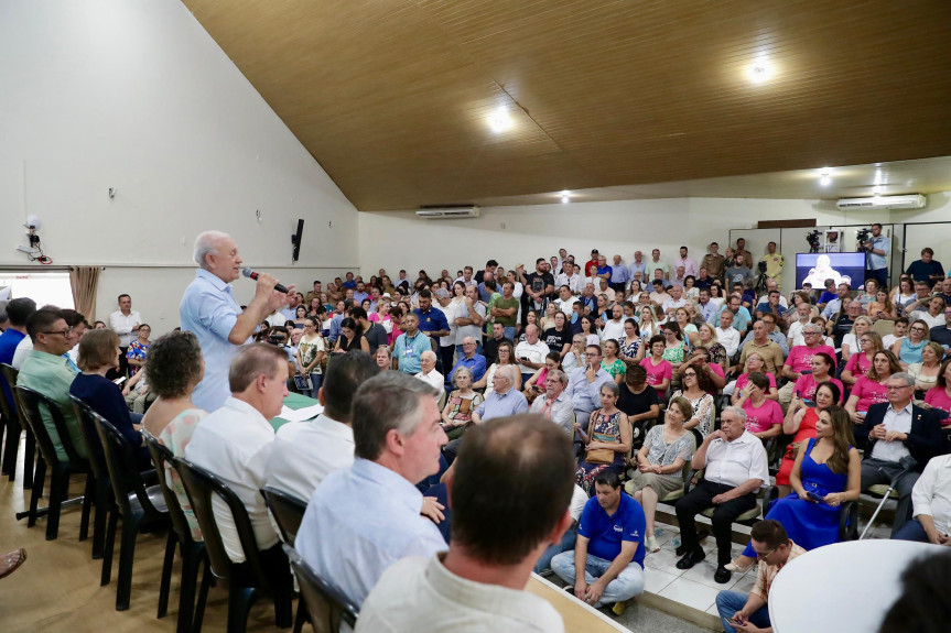 Sessão Especial lotou o Centro de Eventos Herculano Meurer, em Francisco Beltrão.