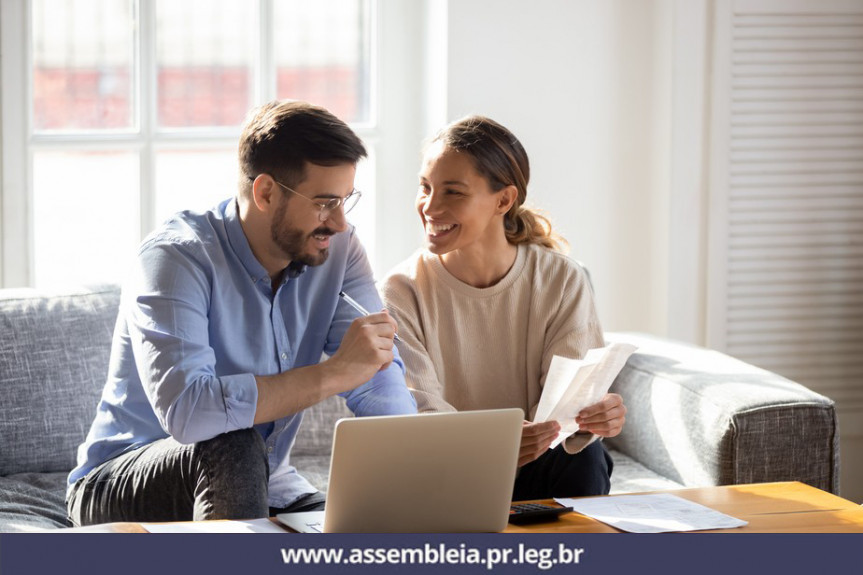 Consumidores de empresas que prestam serviços de abastecimento de água, esgoto, telefonia, energia elétrica e gás podem se beneficiar por lei criada pela Assembleia.