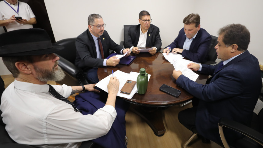 Reunião ocorreu antes das sessões plenárias desta segunda-feira (1º).