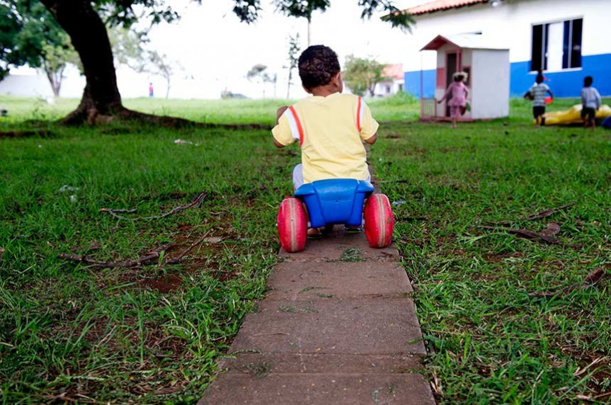 Estima-se que o Brasil tem um órfão a cada 5 minutos, e esse número pode passar de 130 mil crianças e adolescentes que perderam os pais na pandemia.