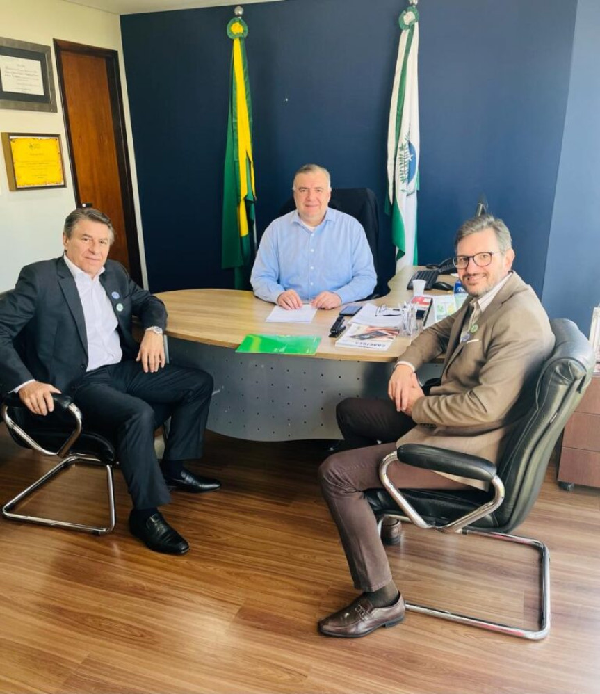 Na quarta-feira (3), o deputado Ney Leprevost (União) recebeu o diretor Administrativo e Financeiro da Unimed, doutor Alexandre Gustavo Bley, e o presidente da Unimed Paraná, Dr. Paulo Roberto Fernandes Faria.