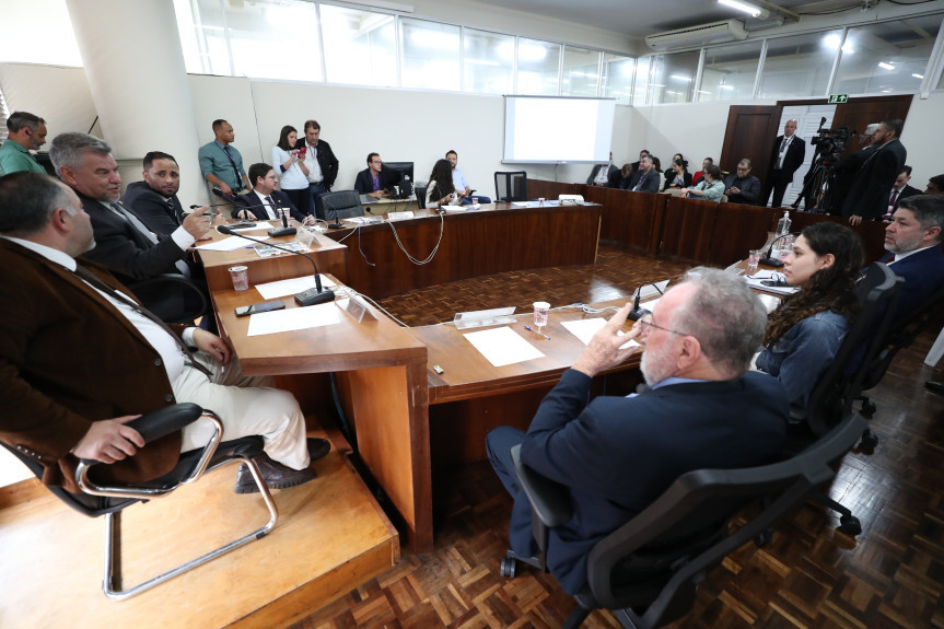 Reunião ocorreu na Sala das Comissões, na tarde desta terça-feira (28).