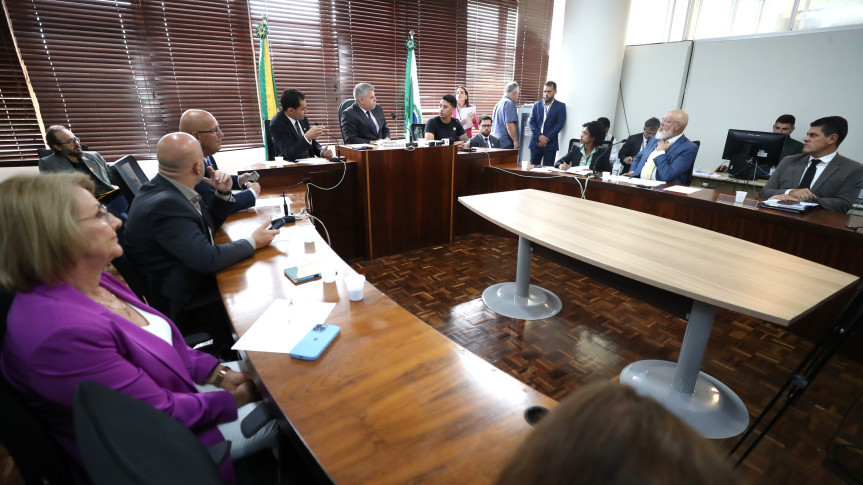 Reunião ocorreu na manhã desta terça-feira (24), na Sala das Comissões.