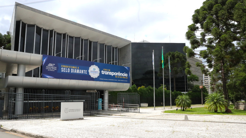 Nesta segunda-feira (30) serão realizadas duas sessões plenárias, sendo uma ordinária e outra extraordinária.