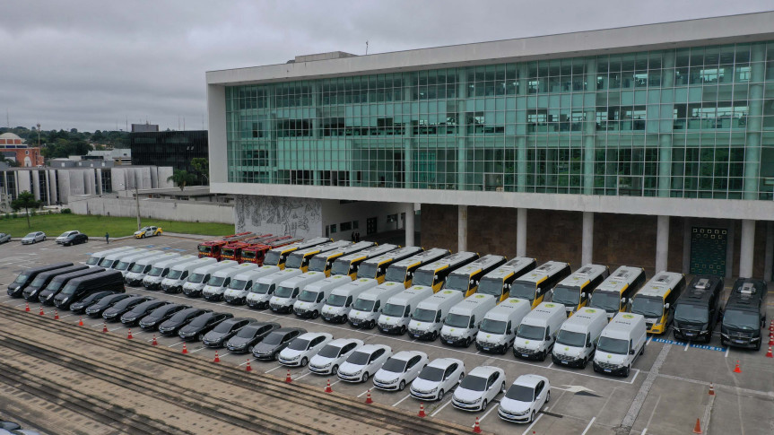 Entrega de mais 60 veículos reforça forças de segurança do Estado.