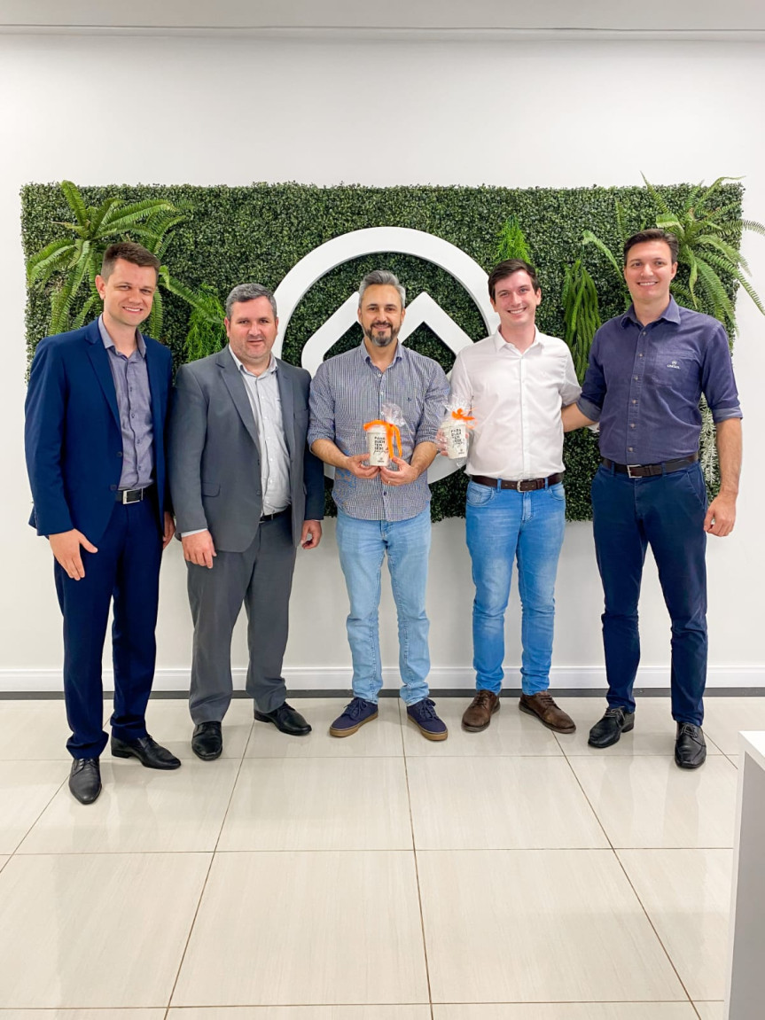 Deputado Fabio Oliveira, com Henrique Mecabô e representantes da Cresol.