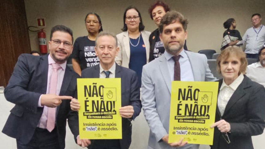 Parlamentares se mobilizaram em Plenário contra a transferência da gestão administrativa de colégios estaduais para empresas privadas.