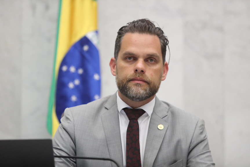 “Nosso objetivo com esta audiência é fornecer subsídios às decisões da Secretaria de Estado da Saúde (Sesa), bem como evidenciar a urgência da regulamentação da Lei Pétala, com base na atualidade jurídica, médica e científica”, disse Goura.