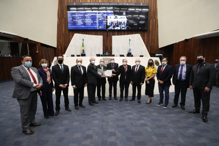 Entrega de Menção Honrosa pela comemoração do Dia Comunidade Ucraniana no Paraná e Dia Nacional da Comunidade Ucraniana no Brasil.