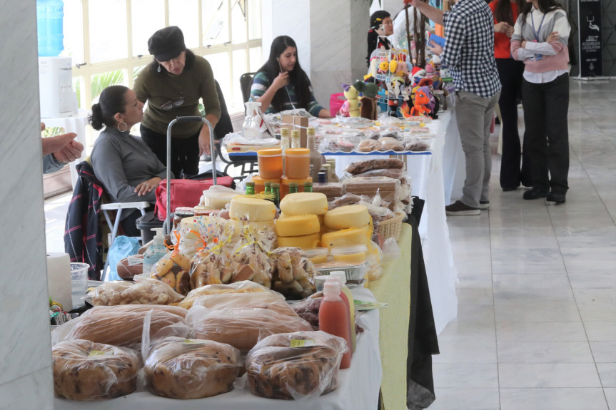 A Feira de Agroecologia e Economia Solidária acontece nos dias 16,17 e 18 de outubro das 9h até as 18h, no Espaço Cultural da Assembleia Legislativa do Paraná e está aberto ao público gratuitamente.