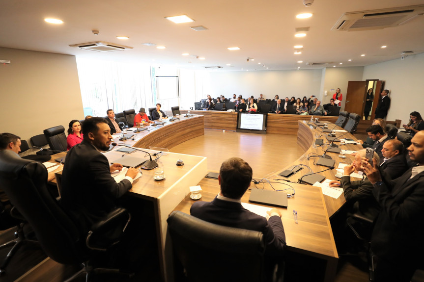 Reunião aconteceu no Auditório Legislativo, na manhã desta segunda-feira (23).