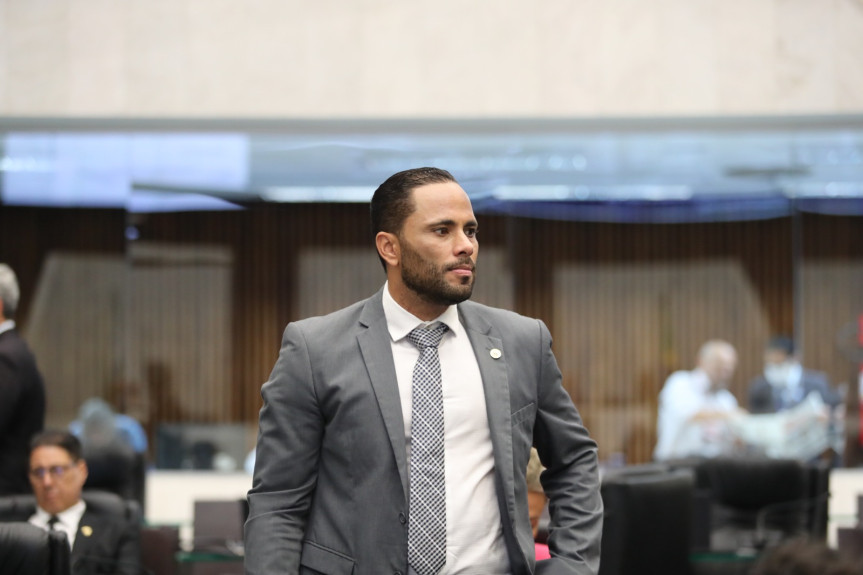 "A violência sexual infantil é um problema tão delicado e frequente em nossa sociedade", afirma o parlamentar.