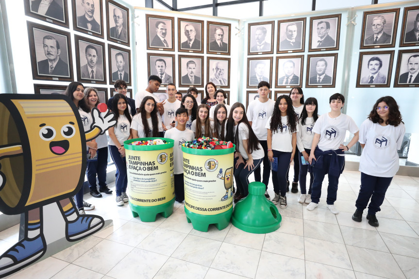 Os visitantes também puderam contribuir com a campanha Tampinha Paraná.