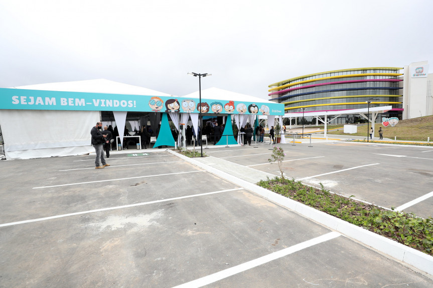 Com a doação de recursos destinados pela Assembleia Legislativa do Paraná, o Hospital Erastinho foi inaugurado em Curitiba.