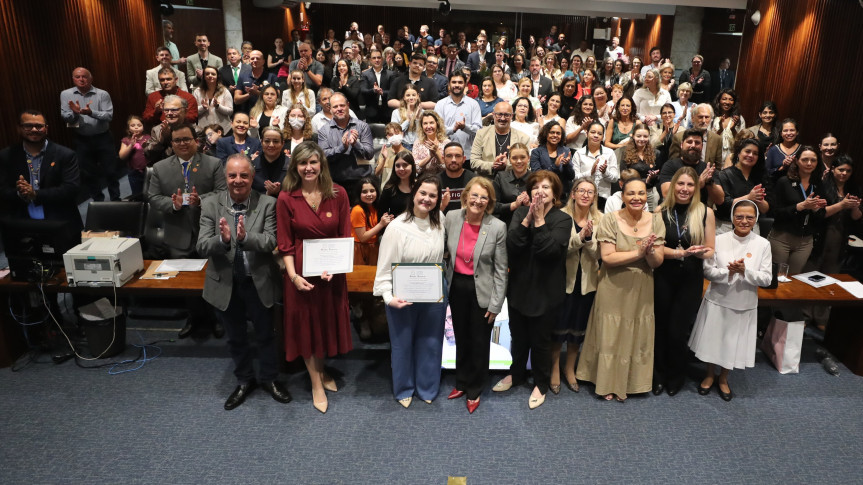 Solenidade lotou o Plenarinho da Casa na manhã desta terça-feira (9).