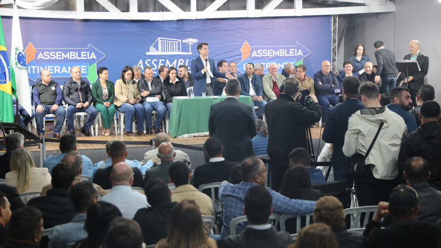 Sessão Especial ocorreu na noite desta sexta-feira (8).