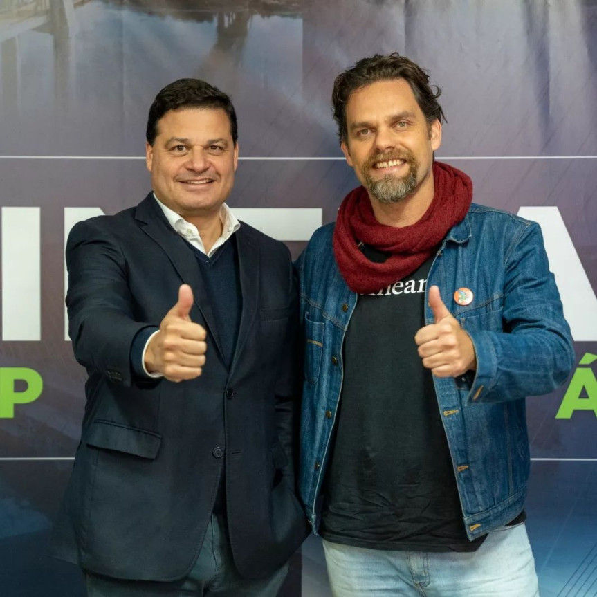 O deputado Goura (PDT) a o lado do secretário de Infraestrutura e Logística, Sandro Alex.