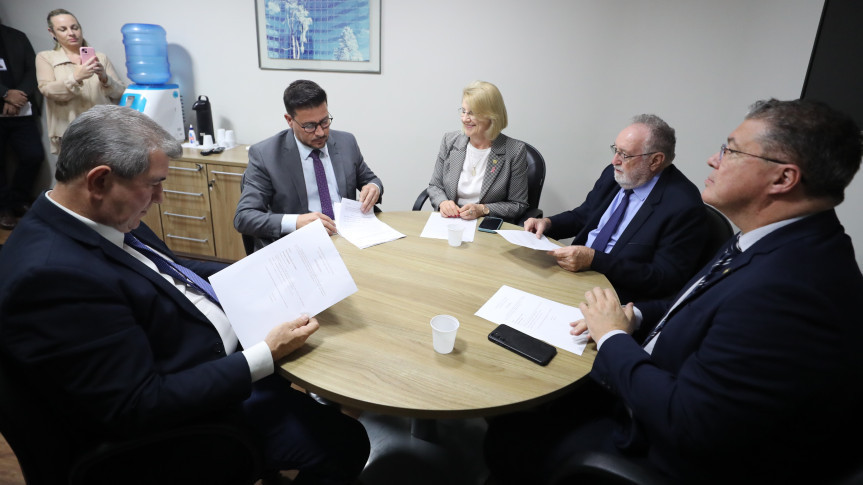 Reunião ocorreu antes da sessão plenária desta segunda-feira (13).