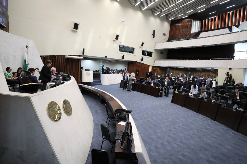 Seis dessas propostas do Governo se referem a doações de imóveis que hoje são da Companhia de Habitação do Paraná (Cohapar).