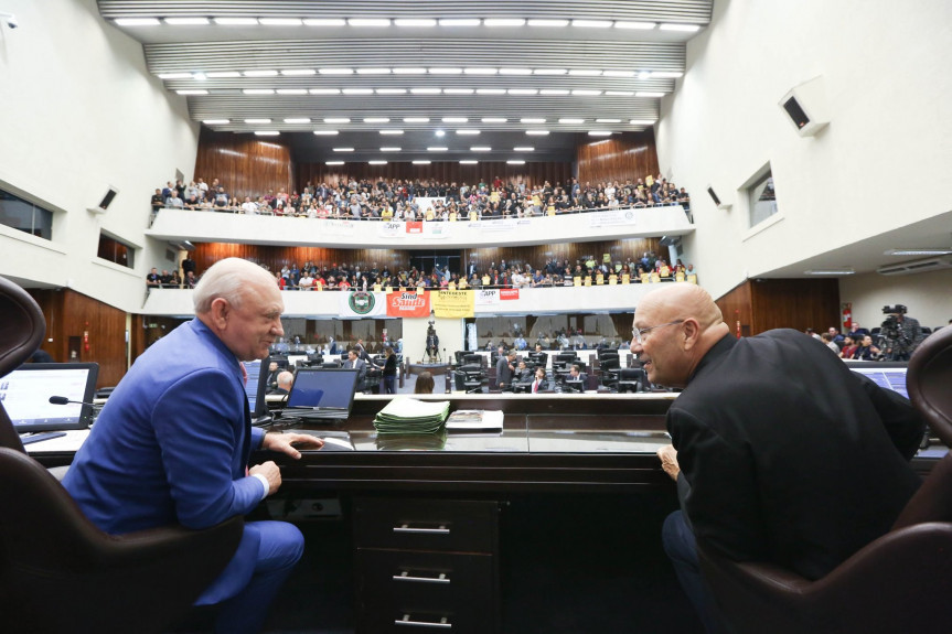 Deputados aprovam a criação da licença capacitação para os servidores estaduais na sessão desta terça-feira (15).