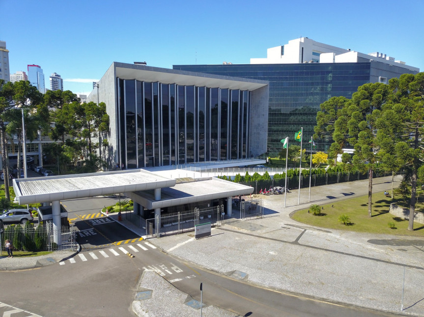 Poder Legislativo acompanha decretos da Prefeitura de Curitiba e Governo do Estado com medidas de isolamento para conter avanço da Covid-19.