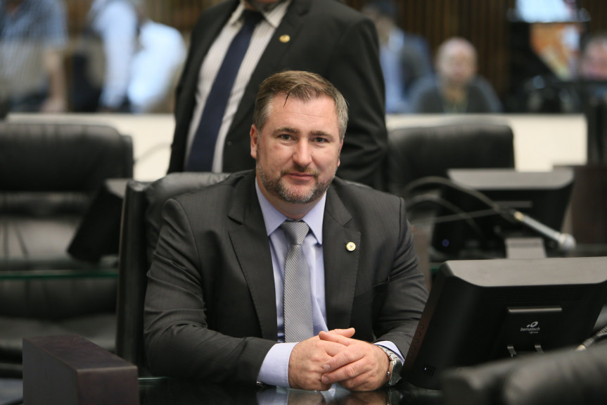 Deputado Emerson Bacil (PSL), presidente da Comissão de Ciência, Tecnologia e Ensino Superior da Assembleia Legislativa do Paraná.