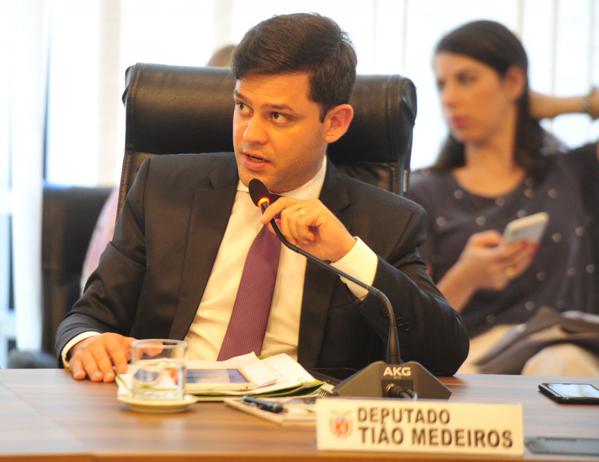 Deputado Tião Medeiros (PTB) emitiu parecer favorável, na CCJ, ao projeto que trata da falta de aluno por motivo religioso. Proposta volta à discussão na reunião desta terça-feira (19).