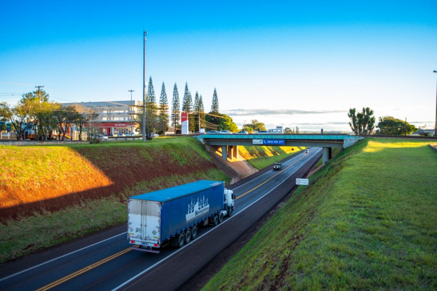 Viaduto inaugurado em 1986 em Cascavel passa a se chamar Arlindo Carelli.