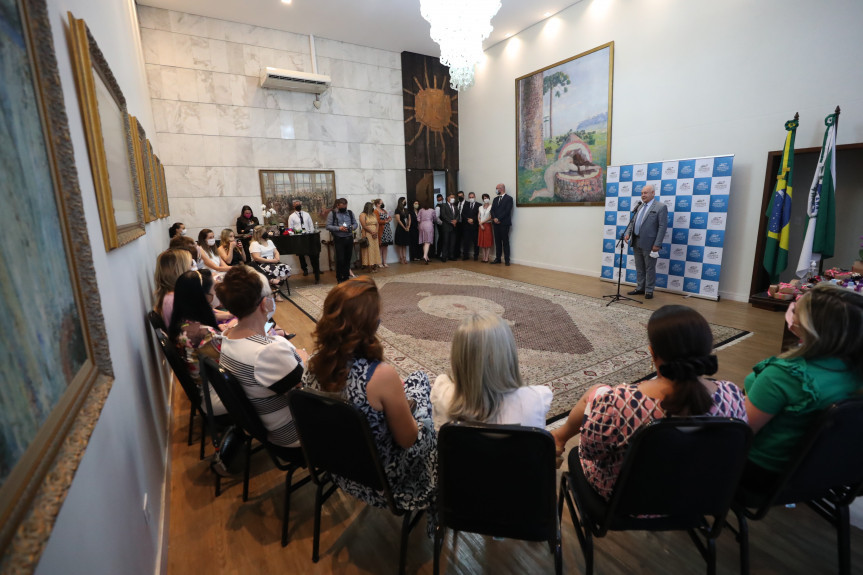 Presidente da Assembleia, deputado Ademar Traiano, participa da entrega das doações da Campanha Outubro Rosa à Rede Feminina de Combate ao Câncer.