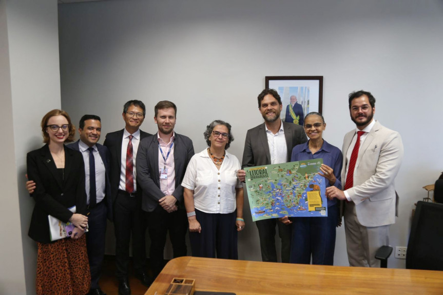 O deputado foi recebido em audiência pela ministra Marina Silva, em Brasília (DF), nesta quarta-feira (28), para conversar sobre a situação das Unidades de Conservação (UCs) de responsabilidade do Governo Federal no Paraná, sobre o processo que mantém suspenso o repasse da indenização da Petrobras ao Fundo Estadual do Meio Ambiente (Fema) e sobre licenciamentos ambientais de grandes obras no Paraná.