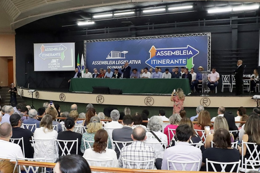 Evento reuniu cerca de 500 pessoas no recinto José Garcia Molina, no Parque de Exposições Governador Ney Braga, em Londrina.